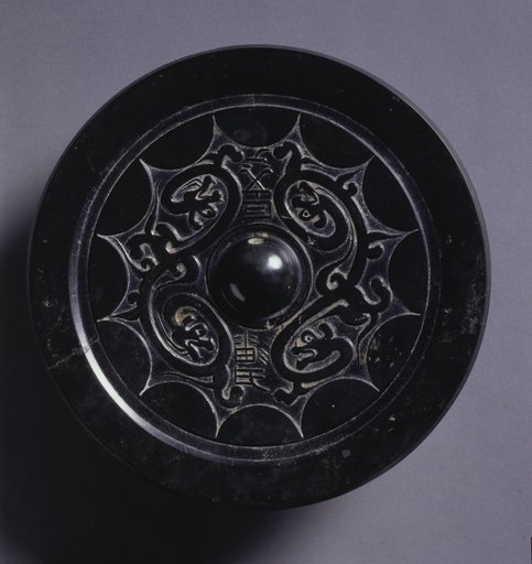 Mirror with Linked Arcs and Kui Dragons