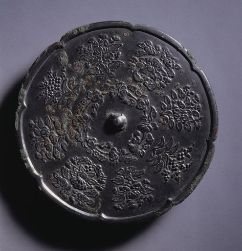 Lobed Mirror with Eight Blossoms