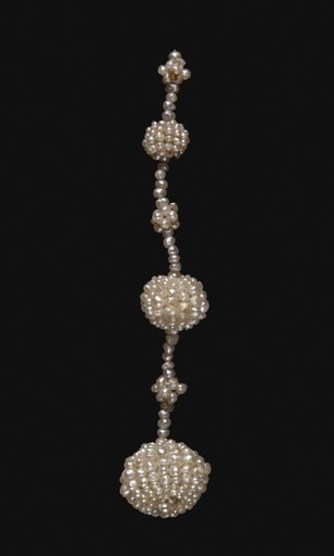 Earring (Parure)