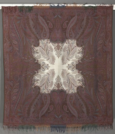 Square shawl with Quarter Shawl Layout and Ivory Center