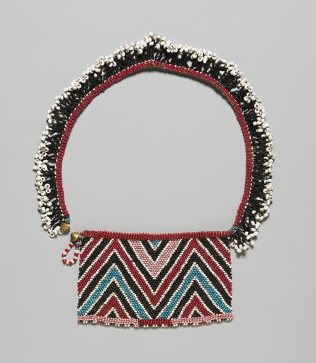 Neckpiece with panel (umphapheni)