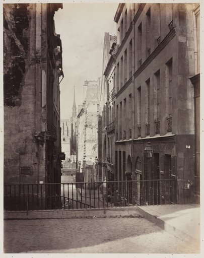Rue Jean-de-Beauvais. Vue prise de la rue des Écoles vers la boulevard Saint-Germain, en travaux