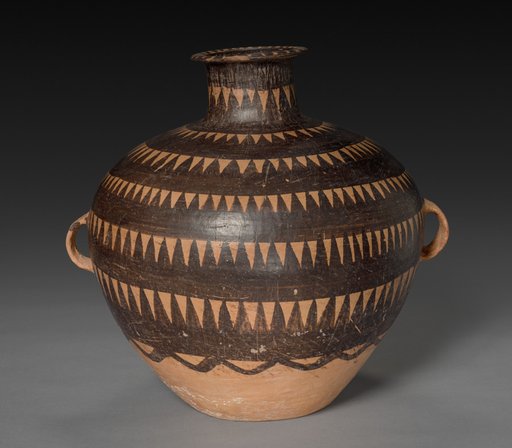 Urn with Triangular Patterns