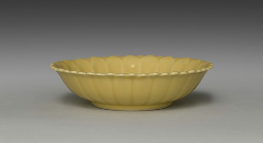Chrysanthemum-Shaped Dish