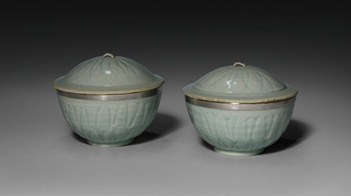 Pair of Qingbai Ware Bowls with Covers