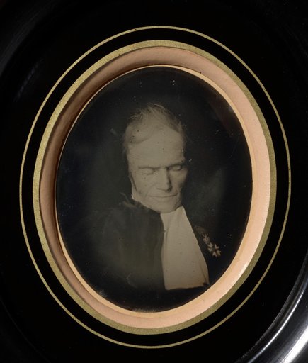 Post-mortem of man with Legion d'Honneur ribbon