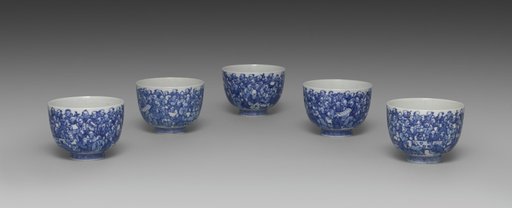 Teacups with a Hundred Sages