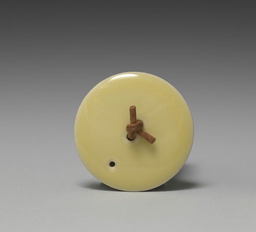 Lid for a Sake Pourer