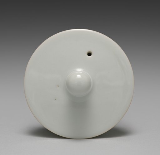 Lid for a Sake Pourer with Flowers