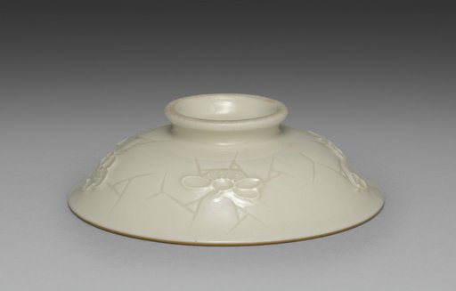 Cover for a Bowl from Dining Set with Plum Blossoms and Cracked-Ice