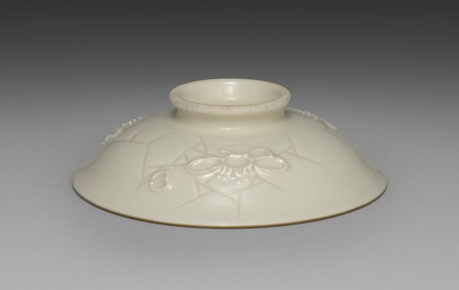 Cover for a Bowl from Dining Set with Plum Blossoms and Cracked-Ice