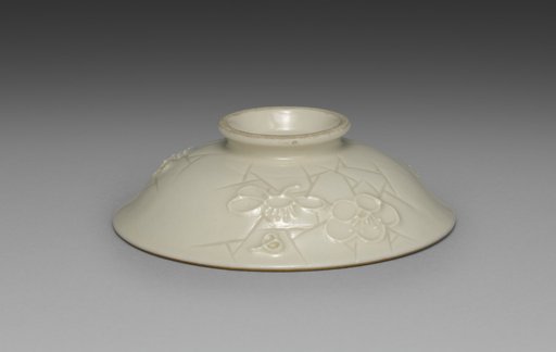Cover for a Bowl from Dining Set with Plum Blossoms and Cracked-Ice