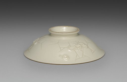 Cover for a Bowl from Dining Set with Plum Blossoms and Cracked-Ice