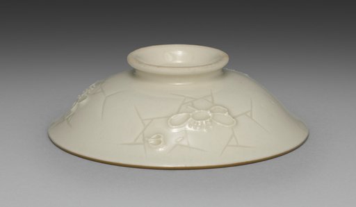 Cover for a Bowl from Dining Set with Plum Blossoms and Cracked-Ice