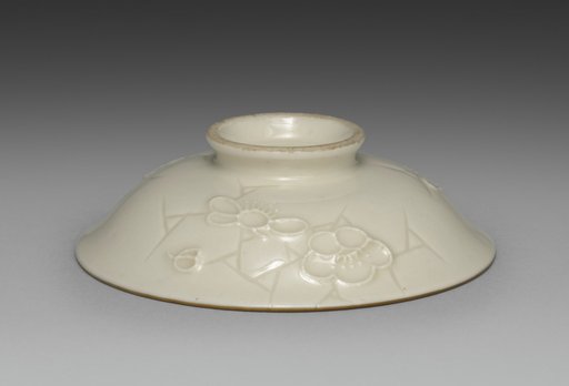 Cover for a Bowl from Dining Set with Plum Blossoms and Cracked-Ice