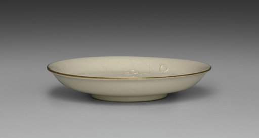 Medium-sized Dish from Dining Set with Plum Blossoms and Cracked-Ice