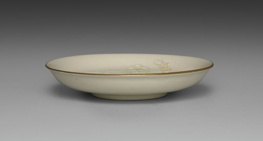Medium-sized Dish from Dining Set with Plum Blossoms and Cracked-Ice
