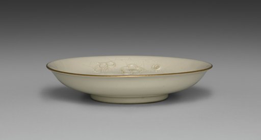 Medium-sized Dish from Dining Set with Plum Blossoms and Cracked-Ice
