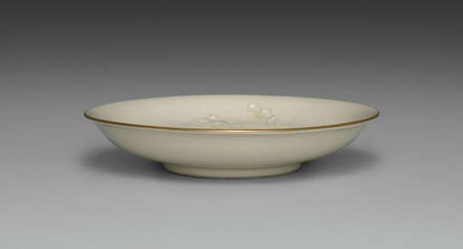 Medium-sized Dish from Dining Set with Plum Blossoms and Cracked-Ice