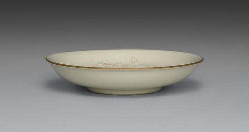 Medium-sized Dish from Dining Set with Plum Blossoms and Cracked-Ice