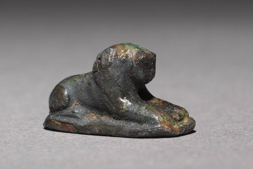 Recumbent Lion Bead