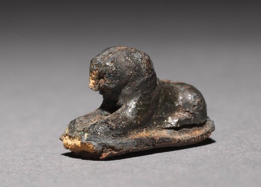 Recumbent Lion Bead