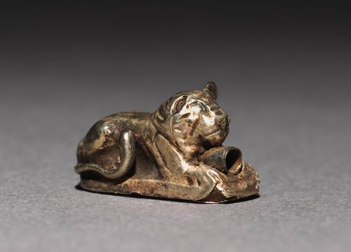 Recumbent Lion Bead