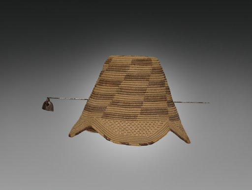 Hat (laket) with Pin