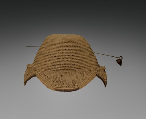 Hat (laket mishiing) with a pin
