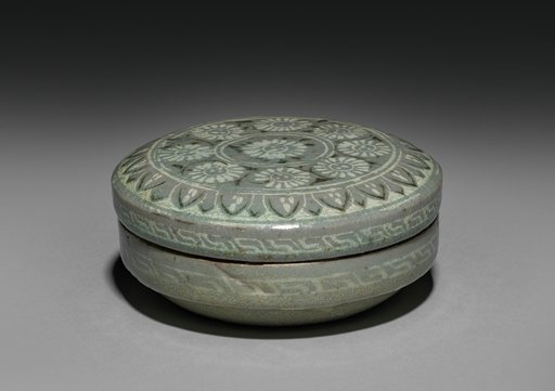 Box and Cover with Inlaid Phoenix Design