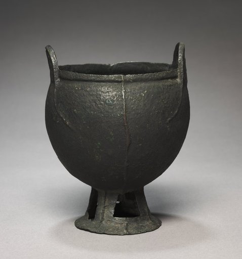Cauldron on High Rounded Foot