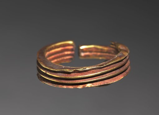 Penannular Ribbed Earring
