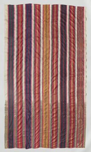 Curtain (one of a pair)