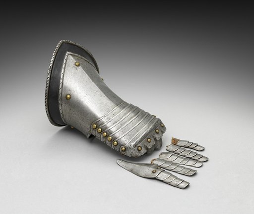 Left Gauntlet