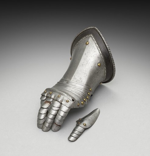 Right Gauntlet