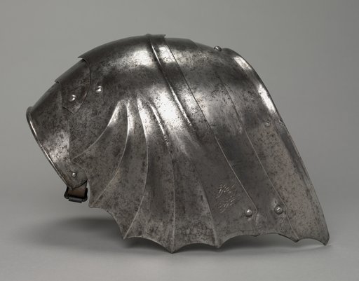 Gothic Fan-Shaped Pauldron (left)