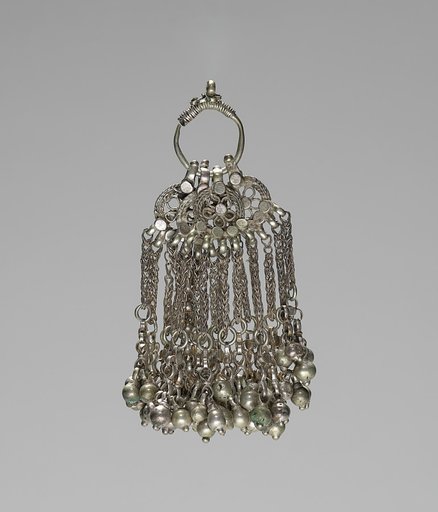 Earring (?)