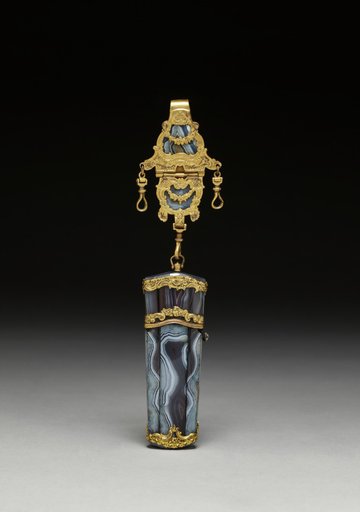 Chatelaine and Case (Étui)