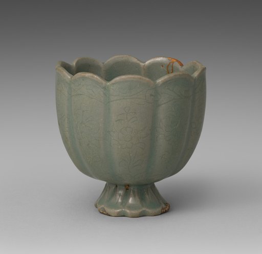 Floral-shaped Cup with Incised Chrysanthemum Design