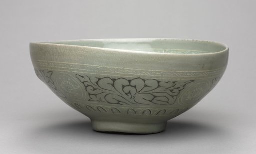 Bowl with Inlaid Chrysanthemum and Lychee Design