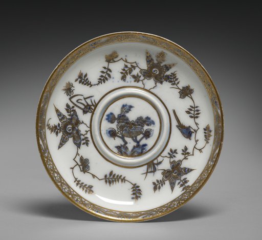 Stand for a Covered Broth Bowl