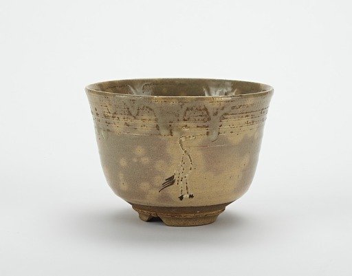 Akahada ware tea bowl with design of standing cranes