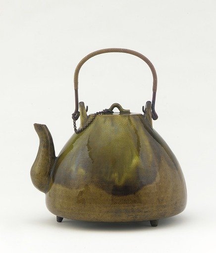 Minato ware tea pot