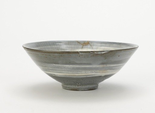 Tea bowl with brushed-slip decoration