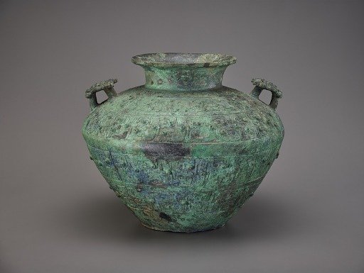 Ritual vessel (<em>lei</em>) with dragons