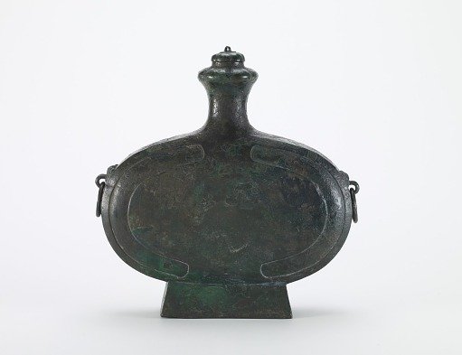 Ritual vessel (<em>pien hu</em>) and stopper