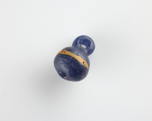 Bead pendant with eyelet