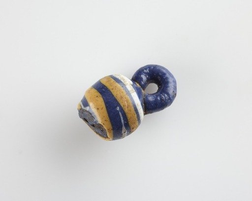 Bead pendant with eyelet