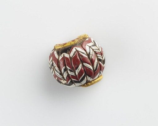 Fragment of a bead