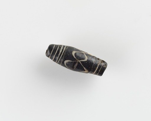 Bead, with a longitudinal bore. Cracked